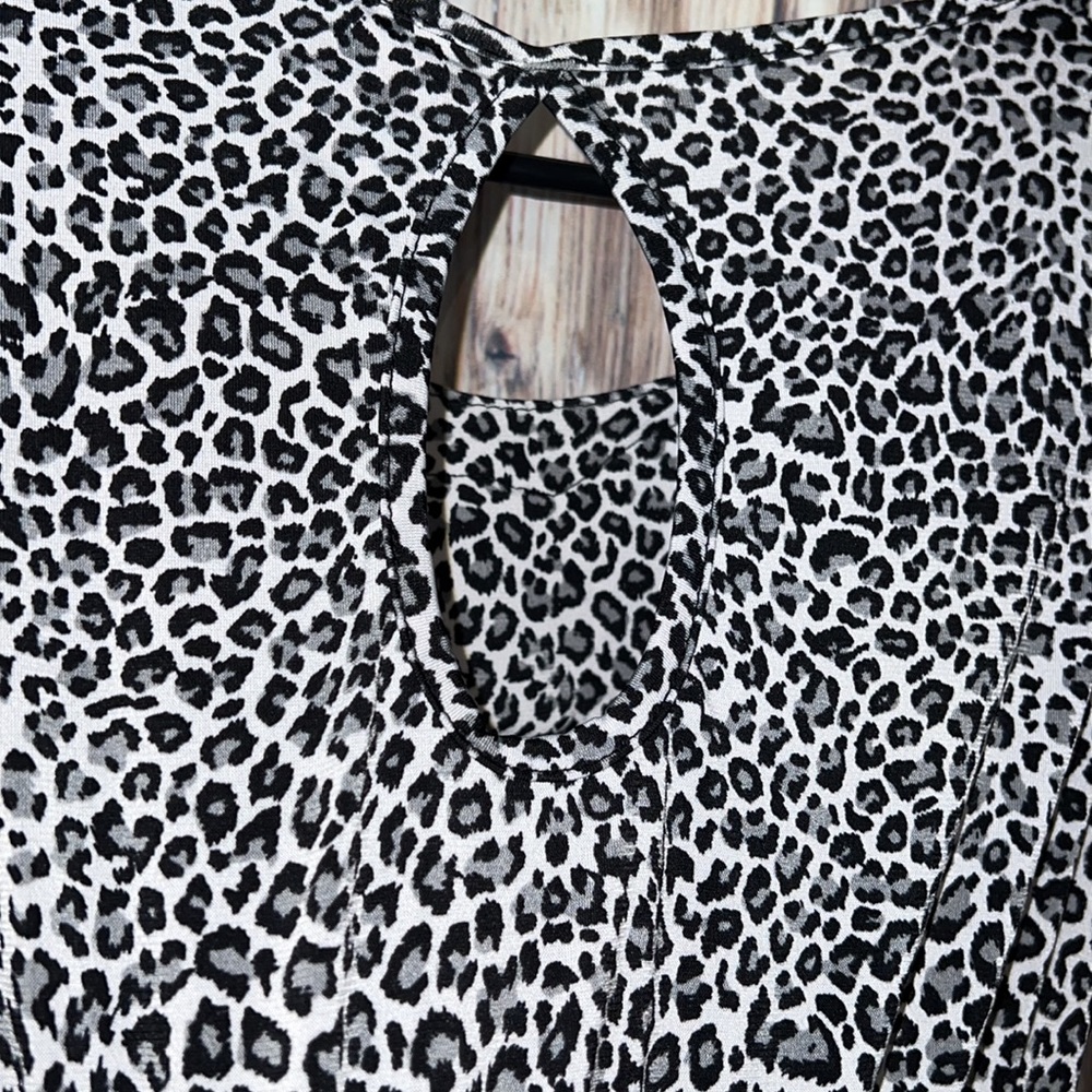 Studio Y Tank Top - Picture 3 of 6